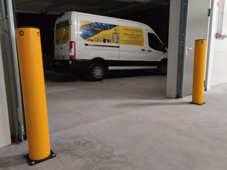 Több milliós kár egyetlen pillanat alatt – Targonca vs. ipari kapu galéria kép 2
